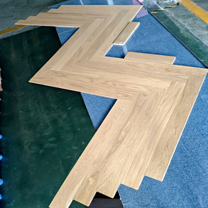 Parquet en chêne européen à chevrons, finition brossée, laqué UV, huilé, profil T&G, pour décoration intérieure de luxe - Product Image 1