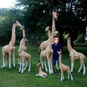 Nouvelles sculptures d'animaux 2026 pour fêtes d'anniversaire d'enfants, grandes statues de girafes grandeur nature en fibre de verre pour jardin, en vente - Product Image 2