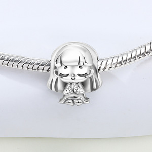 Esta nueva y adorable lámpara de araña con temática de oración para niñas presenta un diseño original que es discreto pero lujoso y versátil. - Product Image 2