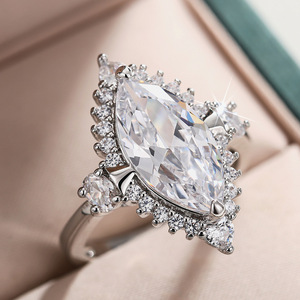 Anello di Proposta Marquise per Donne, Gioiello da Dito Futuristico e Minimalista alla Moda - Product Image 4