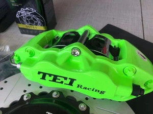 ชุดคาลิปเปอร์เบรกใหญ่สำหรับรถแข่ง 4 ลูกสูบ พร้อมจานเบรกขนาด 330x28 มม. สำหรับรถยนต์ฮอนด้า แจ๊ส ฟิต GK5 ปี 2001-2019 ล้อขนาด 17 นิ้ว - Product Image 3