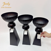 Décoration de centre de table pour événements de mariage, support à fleurs doré, vases à fleurs noirs pour la décoration de la maison et de l'hôtel