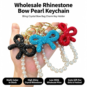 Llavero <span class=keywords><strong>de</strong></span> lazo con diamantes <span class=keywords><strong>de</strong></span> imitación <span class=keywords><strong>de</strong></span> moda al por mayor, colgante <span class=keywords><strong>de</strong></span> cadena <span class=keywords><strong>de</strong></span> perlas estilo coreano inspirado en Chanel para mujer - Product Image 1