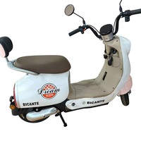 Scooter Eléctrico Rosa Pastel y Blanco, Estilo Retro para Adultos con Faro Redondo, Ideal para Desplazamientos Urbanos Casuales