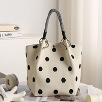 Sac fourre-tout élégant pour femme en polyester tricoté coréen-japonais, sans motif, avec fermoir magnétique, petit format, collection été 2026