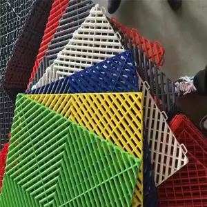 Azulejos de piso de garaje entrelazados coloridos modulares rígidos Pisos de garaje de plástico para Taller de tienda de detalles de automóviles