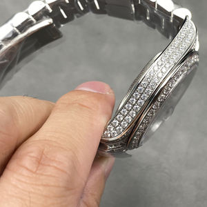 นาฬิกาหรูหราสั่งทำพิเศษ ทอง 18K พร้อมหน้าปัดแสดงวันในสัปดาห์ ประดับเพชรโมอิสซาไนต์และเพชรซิคอนแบบไอซ์ สำหรับผู้ชาย - Product Image 5