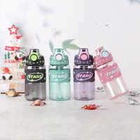 Nouveau modèle de bouteille d'eau sportive en plastique écologique et mignonne avec fonction de boisson directe, vente en gros en vrac