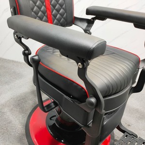 Sillón <span class=keywords><strong>de</strong></span> Barbero Moderno para Salón <span class=keywords><strong>de</strong></span> Belleza y Barbería en Cuero Negro <span class=keywords><strong>Silla</strong></span> <span class=keywords><strong>de</strong></span> Estilismo <span class=keywords><strong>Reclinable</strong></span> Hidráulica - Product Image 4