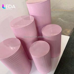 Juego de 5 Pedestales Metálicos Rosados Modernos LEDA para Tartas de Boda, para Decoración de Eventos - Product Image 2