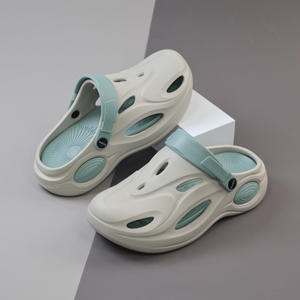 Sandales d'été confortables pour hommes à bout fermé, semelle EVA respirante, talon de 2-3 cm, chaussures de sport de plage, épaisseur moyenne - Product Image 1