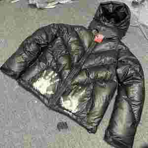 Chaqueta de Plumón de Alta Calidad para Invierno, con Costuras Reforzadas y Acolchado Cálido, Corte Holgado para Hombre y Mujer - Product Image 4