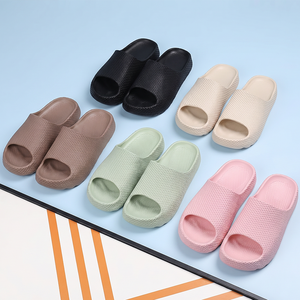 Claquettes personnalisées en EVA alvéolé, unisexe, à plateforme épaisse et large bride, avec logo de marque ODM, vente en gros directe usine - Product Image 1