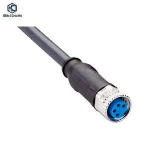 Câble de capteur industriel YF8U14-020UA3XLEAX avec connecteur femelle angulaire M8 à 4 broches pour câblage sur site - Product Image 1