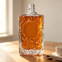 Bouteille en verre transparente personnalisée pour boissons, texture martelée, base épaisse, col fileté, pour spiritueux – Vente en gros