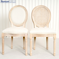Chaise Louis en bois massif avec dossier en rotin pour événements de mariage, banquets d'hôtel et sièges commerciaux