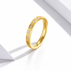 แหวนทรงสี่เหลี่ยมประดับเพชรซิคอน สแตนเลสสตีล ชุบทอง 14K ด้วยวิธีสุญญากาศ พร้อมวงแหวนเพชรซิคอน - Product Image 1