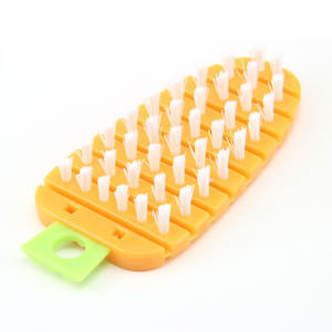 Brosse en forme de carotte pour fruits et légumes, outil de nettoyage flexible, indispensable en cuisine, couleur orange, ensemble de 3 pièces, facile à nettoyer - Product Image 3