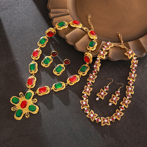 Collier Pendentif en Résine de Verre Émeraude Fait Main, Bijoux Fantaisie, Collier Long Croix en Or Véritable Coloré Fait Main - Product Image 1