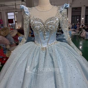 Robe de Quinceañera de luxe bleu clair Mc027, épaules dénudées, en organza scintillant, longueur ras du sol, robe de bal avec nœud au dos, style princesse pour bal de promo - Product Image 5