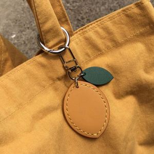 Llaveros de cuero PU con diseño de limón, elegantes y portátiles, bonitos colgantes de frutas para bolso, mosquetones promocionales, adornos para bolso - Product Image 2
