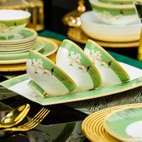 Service de vaisselle en porcelaine Magnolia vert et blanc avec bordure dorée de luxe, compatible lave-vaisselle/micro-ondes/four, idéal pour les repas à la maison et les banquets (cadeau)