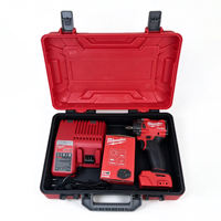 Clé à chocs sans fil Milwaukee FUEL 1/2" avec batterie au lithium rouge 5.0Ah, chargeur et coffret de rangement rigide