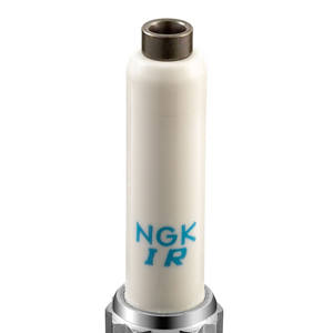 Bougies d'allumage NGK : Puissance d'allumage stable, pièces d'allumage automobile, puissance constante pour un processus d'accélération du moteur fluide - Product Image 3