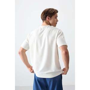 เสื้อยืดผู้ชายทรงโอเวอร์ไซส์ ผ้าถักเนื้อนุ่ม หนา พิมพ์ลาย สตรีทแวร์ โพลีเอสเตอร์/คอตตอน สีขาว-88373-สีเอครู ระบายอากาศได้ดี - Product Image 5
