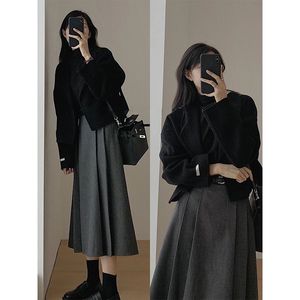 Nouvelle collection Automne-Hiver 2025 : Ensemble complet de tenue féminine style coréen, <span class=keywords><strong>jupe</strong></span> assortie, coupe <span class=keywords><strong>H</strong></span>-line française, en PVC, longueur midi - Product Image 2