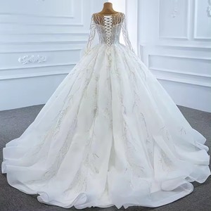 Robe de mariée de luxe 2024 à manches longues, style princesse, avec grande traîne, pour une allure de mariée élégante et raffinée - Product Image 2