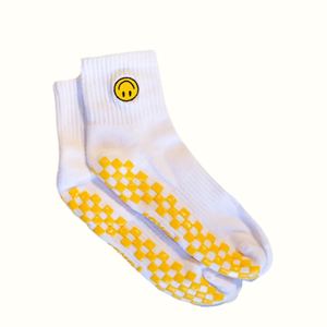 Chaussettes de yoga bouclées antidérapantes Smile Custom Logo Grip Trampoline Pilates, chaussettes de compression - Product Image 1