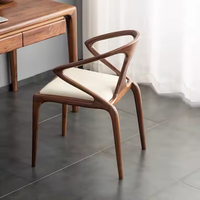 Échantillon gratuit meubles en bois pour la maison dos en osier de rotin avec coussin doux cuisine salle à manger chaise de restaurant en bois