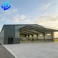 Hangar d'avion à structure en acier résistant au vent, traitement anti-corrosion, grande portée, avec portes coulissantes électriques