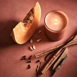 Ensemble de bougies aromatiques luxueuses OEM |   Bougies artisanales en cire de soja 100 % biologique dans des pots en céramique pour le Nouvel An, les anniversaires et plus encore - Product Image 5