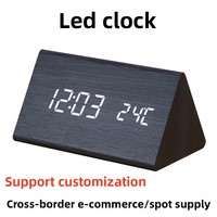 Antike Geräuschlose Dreieckige Hölzerne Digitaluhr mit LED-Anzeige, Thermometer, Nachleuchtendem Ewiger Kalender für Büro und Schlafzimmer