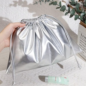 Nouvelle conception, sac de rangement cosmétique en cuir PU avec cordon de serrage, logo personnalisé imprimé, pochette de maquillage en cuir imperméable - Product Image 4