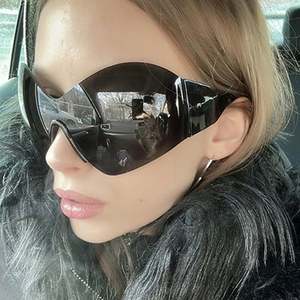 Gafas de Sol Personalizadas con Logotipo 2025, Gafas de Sol de Gran Tamaño para Hombre y Mujer, Estilo Y2K, Gafas Deportivas Punk, Gafas de Sol de Mariposa sin Montura para Mujer - Product Image 1
