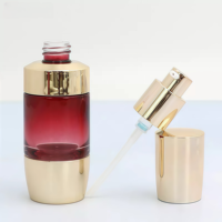 Vente en gros de flacons pompe en verre doré de 30 ml (1 oz) avec fond en plastique doré pour fond de teint, lotion, soins de la peau