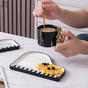 2023 nouveau design tasses en porcelaine piano <span class=keywords><strong>tasse</strong></span> à café en céramique et soucoupe avec poignée en or - Product Image 5