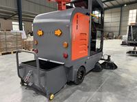 Camion de nettoyage avec balayeuse autoportée, canon à brouillard, nettoyeur haute pression, réservoir d'eau de 150L et bac à poussière de 240L pour la suppression de la poussière