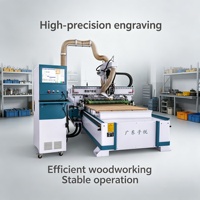 Centre de traitement de panneaux CNC avec fonction de perçage et de rainurage pour la fabrication de meubles sur mesure