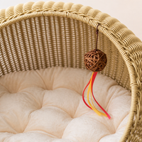 Handgewebtes PP-Rattan Katzenbett Kuppelförmige Höhle mit Eisenrahmen und Plüschkissen, Atmungsaktives Nest für Katzen und Kleine Hunde, 50x35x40 cm