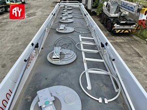 RUIYUAN alta calidad SINOTRUK HOWO nuevo 8*4 380hp 30CBM camión <span class=keywords><strong>cisterna</strong></span> <span class=keywords><strong>de</strong></span> aceite camión tanque <span class=keywords><strong>de</strong></span> combustible para la venta - Product Image 6