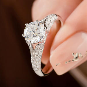 Anillo de Compromiso de Diamantes en Oro Blanco para Mujer T0287, Corte Brillante Redondo, Color G, Diamantes Laterales Naturales - Product Image 1