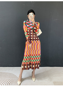 Nouvelle Collection Été 2026 : Robe Plissée Décontractée Miyake, Col Semi-Montant Coloré Tendance, Grande Taille – Vente en Gros de Vêtements - Product Image 4