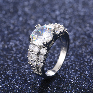 Anello Rotondo da Donna Elegante Stile Occidentale per Feste e Matrimoni, Accessorio da Dito, Regalo - Product Image 2
