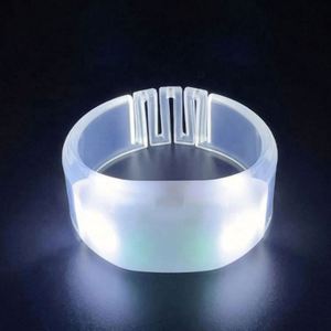Bracelets LED personnalisés avec logo, 15 couleurs LED et portée de 400 m pour concerts, mariages et fêtes - Bracelet lumineux à télécommande - Product Image 5