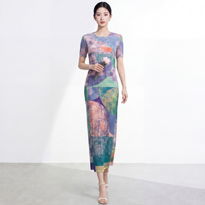 Vestido midi de cuello redondo con estilo colorido para mujer, con cintura elástica fruncida, manga corta, tejido de poliéster, informal, para todas las estaciones. - Product Image 1