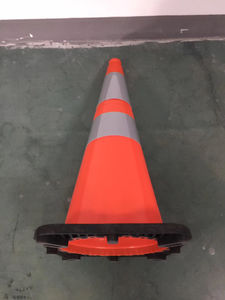 السلامة المرورية الطريق عدم الانزلاق 71 من مادة <span class=keywords><strong>PVC</strong></span> محكم مخروط السلامة مادة مرنة لأرضية موقع البناء الرطب - Product Image 2